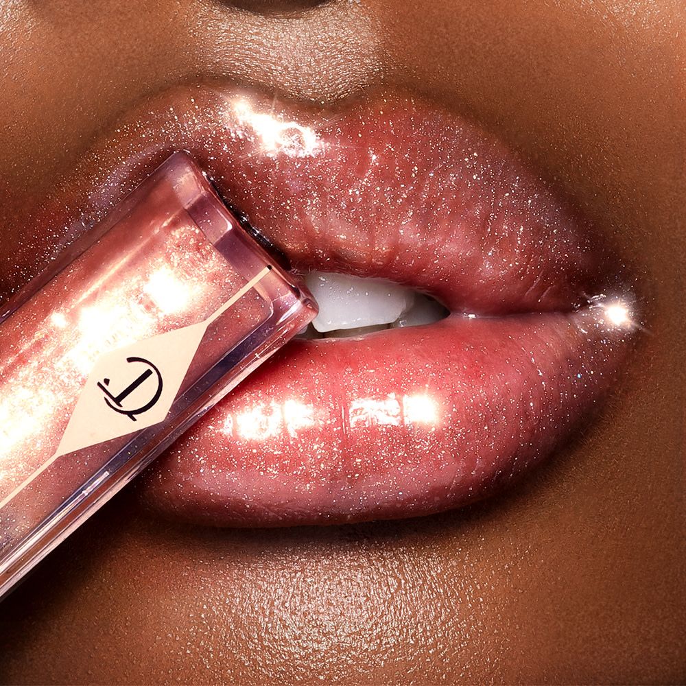 Charlotte Tilbury lip gloss applying, glossy pink lip macro