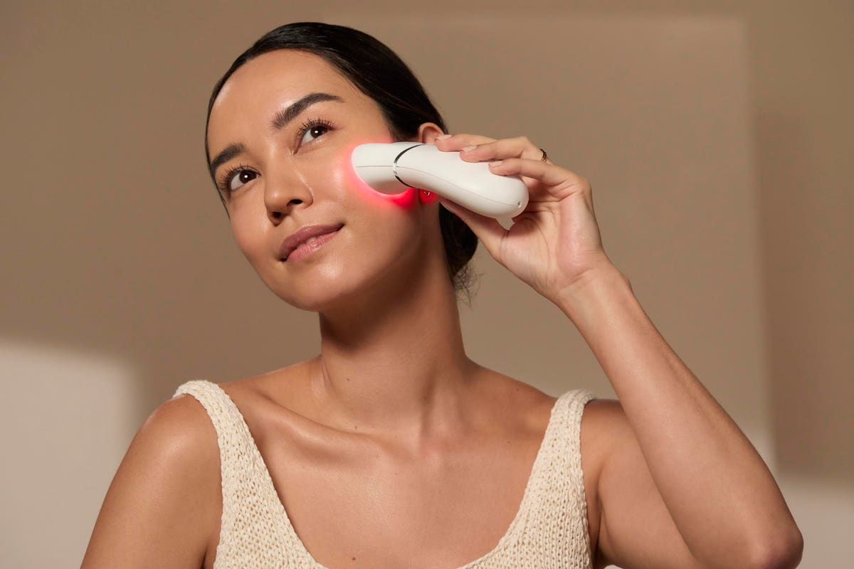 NuFACE Trinity microcurrent device, facial toning editorial