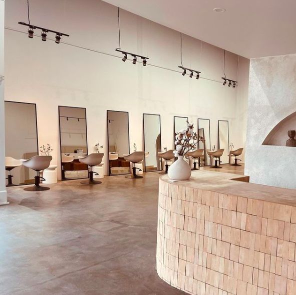 Melbourne salon, wide floor with trussed ceiling